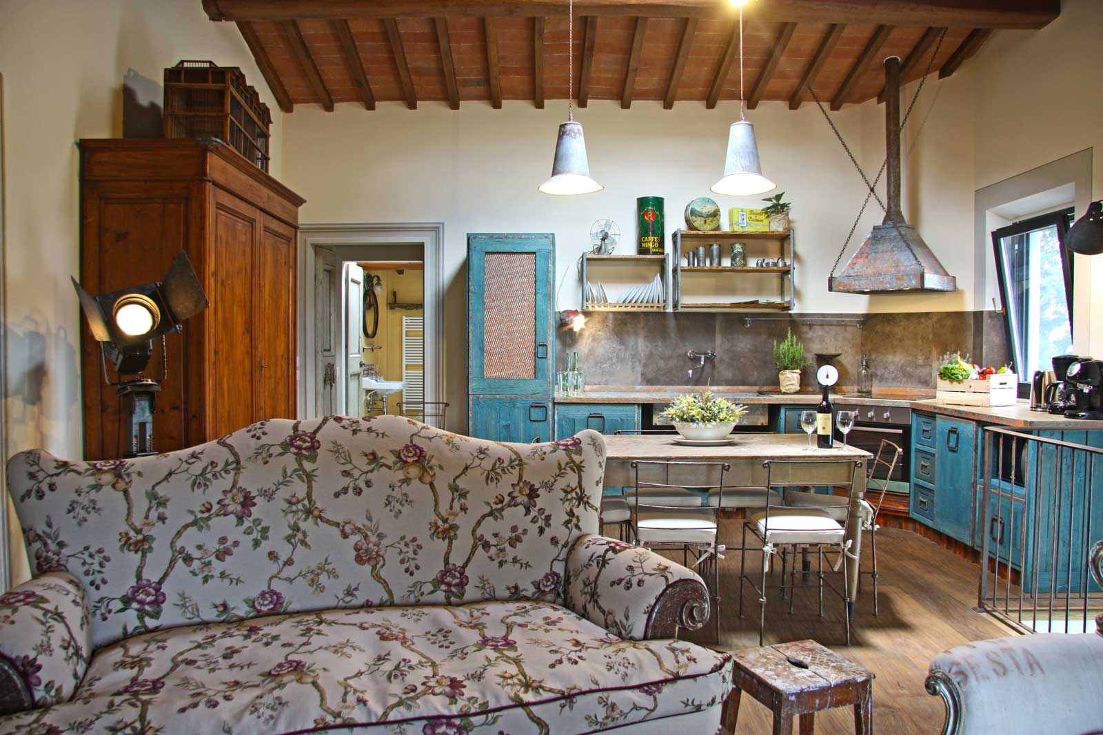 Relax in a rustic and elegant atmosphere in Tuscany