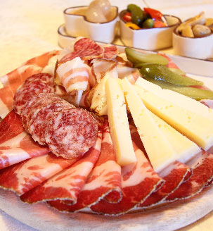 Tasting of organic wine and cheese from local farms