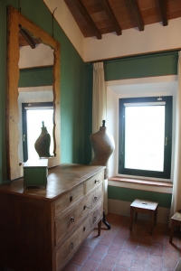 Room furniture with original sartorial mannequin