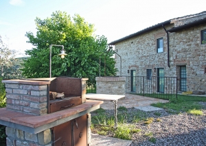 Precious details and exterior views of exclusive villa in Chianti