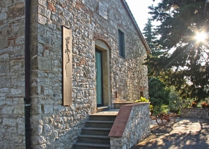 Precious details and exterior views of exclusive villa in Chianti
