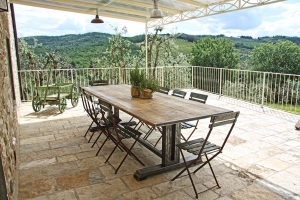Precious details and exterior views of exclusive villa in Chianti