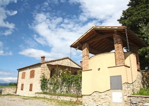 Precious details and exterior views of exclusive villa in Chianti