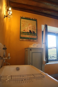 Rustic bathroom with views of the Tuscan countryside